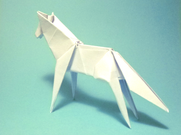 折り紙作品：名馬・白銀号  (創作者 前川淳）斜め後ろから見た写真