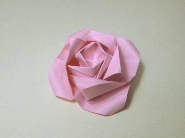 折り紙作品:マコトローズ（創作者 山口真）タント紙使用